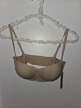 SKIMS Convertible Strap Bra in Light Brown Nude